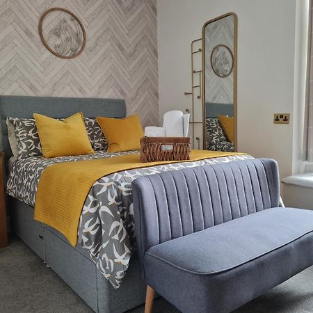 Glascoed Guest House Ландъндо Екстериор снимка