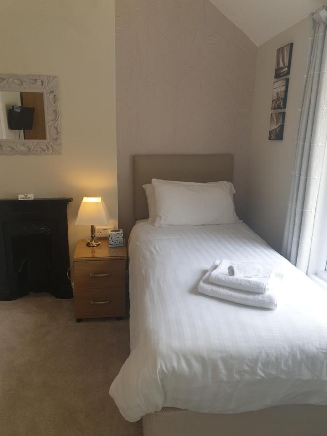 Glascoed Guest House Ландъндо Екстериор снимка