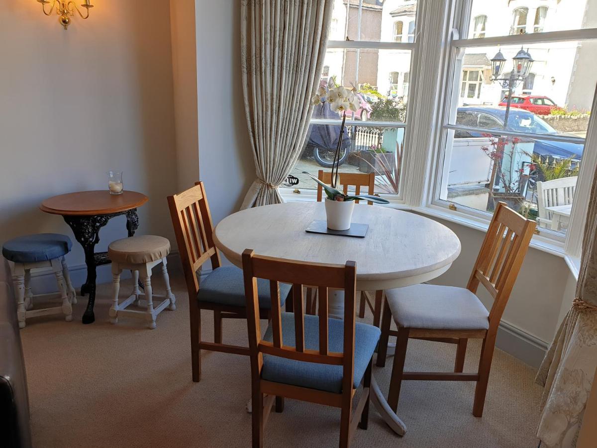 Glascoed Guest House Ландъндо Екстериор снимка