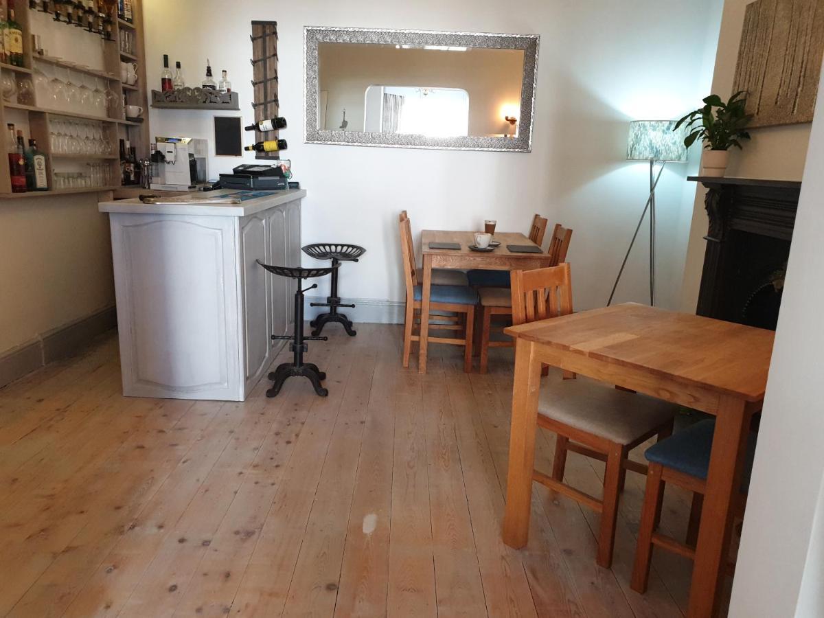 Glascoed Guest House Ландъндо Екстериор снимка