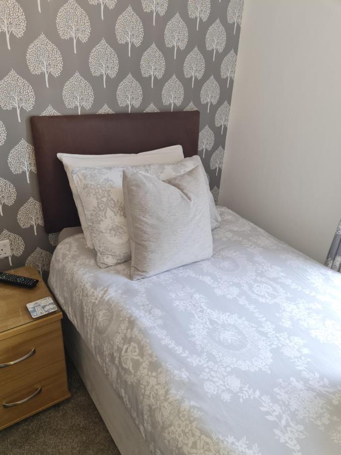 Glascoed Guest House Ландъндо Екстериор снимка