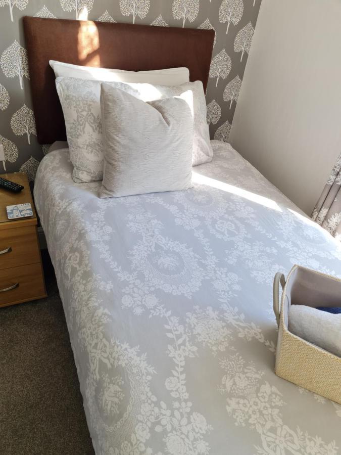 Glascoed Guest House Ландъндо Екстериор снимка