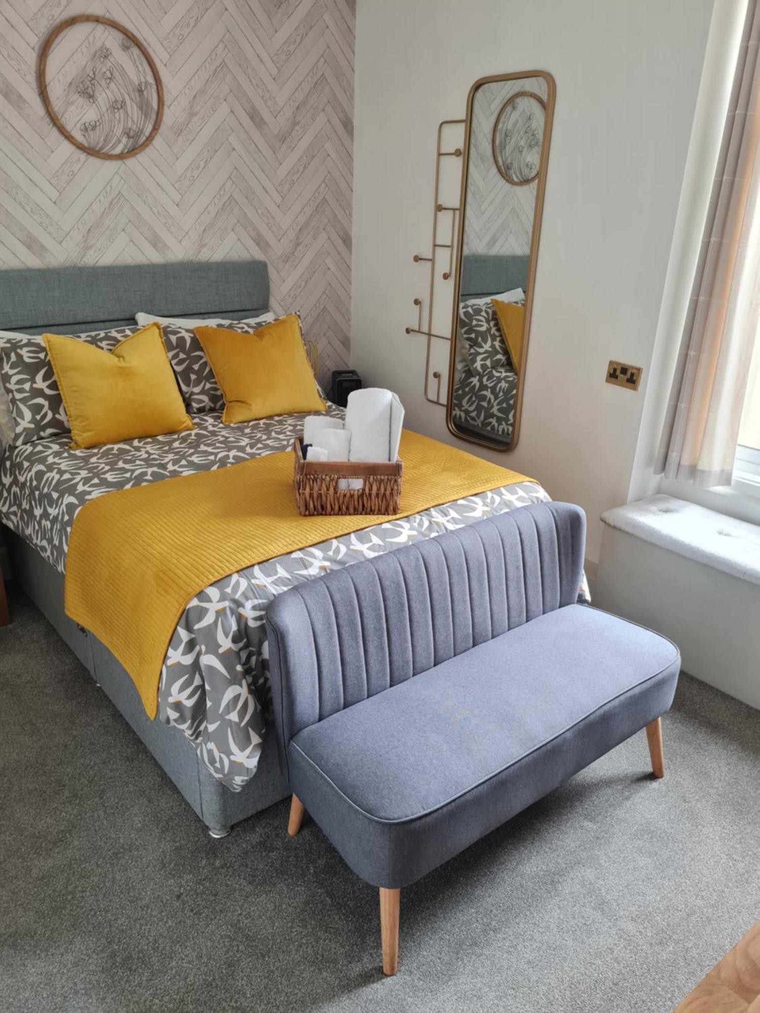 Glascoed Guest House Ландъндо Екстериор снимка