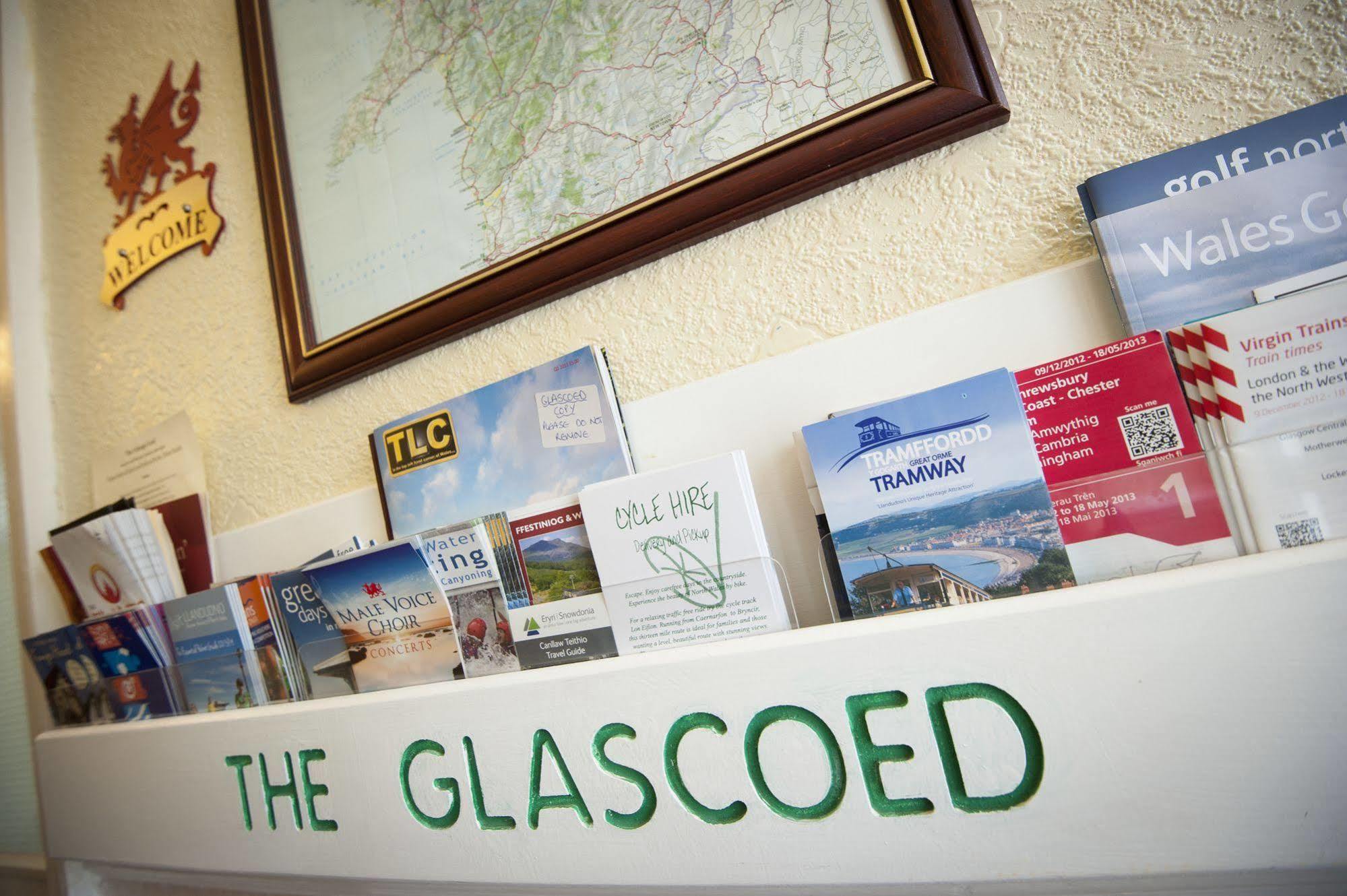 Glascoed Guest House Ландъндо Екстериор снимка