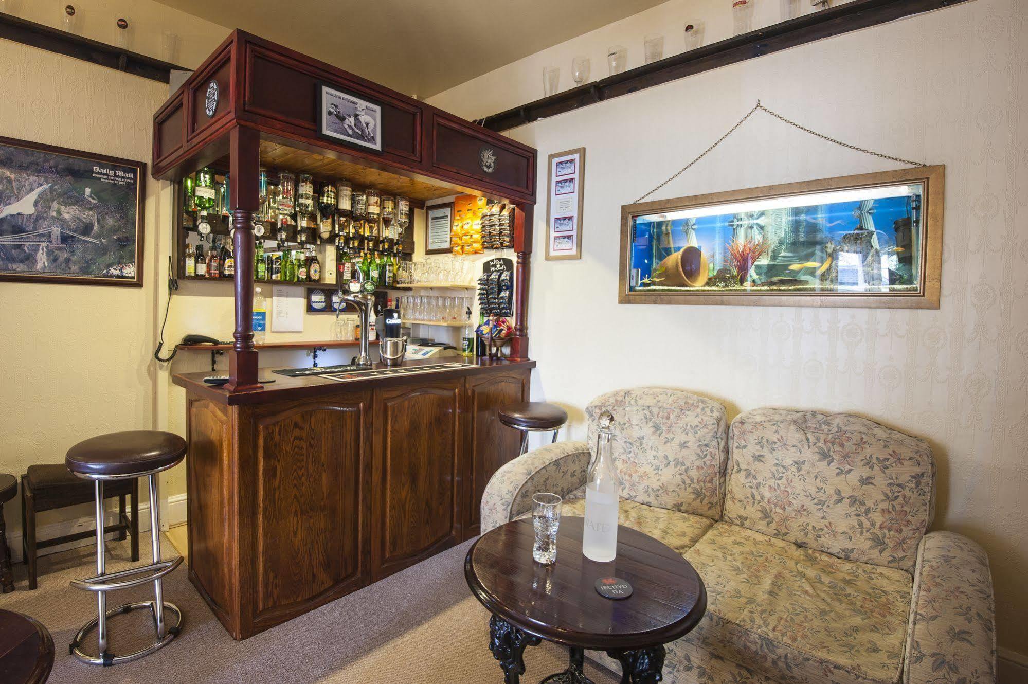 Glascoed Guest House Ландъндо Екстериор снимка