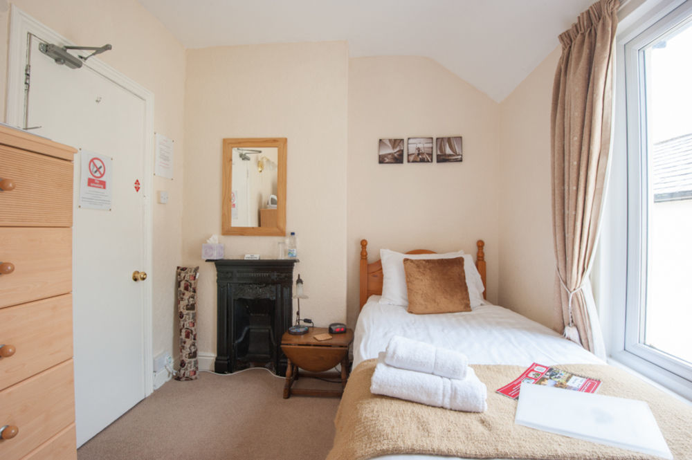 Glascoed Guest House Ландъндо Екстериор снимка