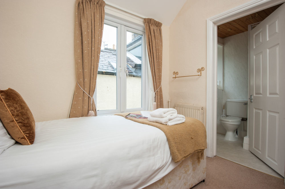 Glascoed Guest House Ландъндо Екстериор снимка