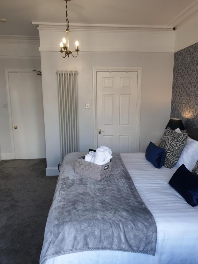 Glascoed Guest House Ландъндо Екстериор снимка